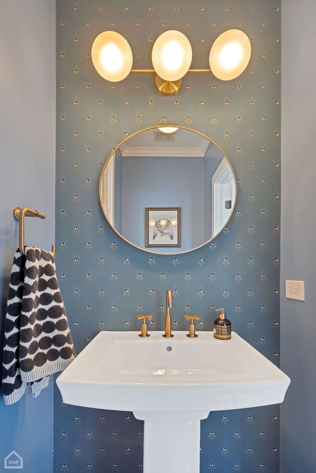 bathroom featuring sink