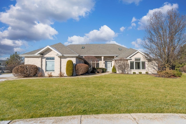 ranch-style house featuring a front yard