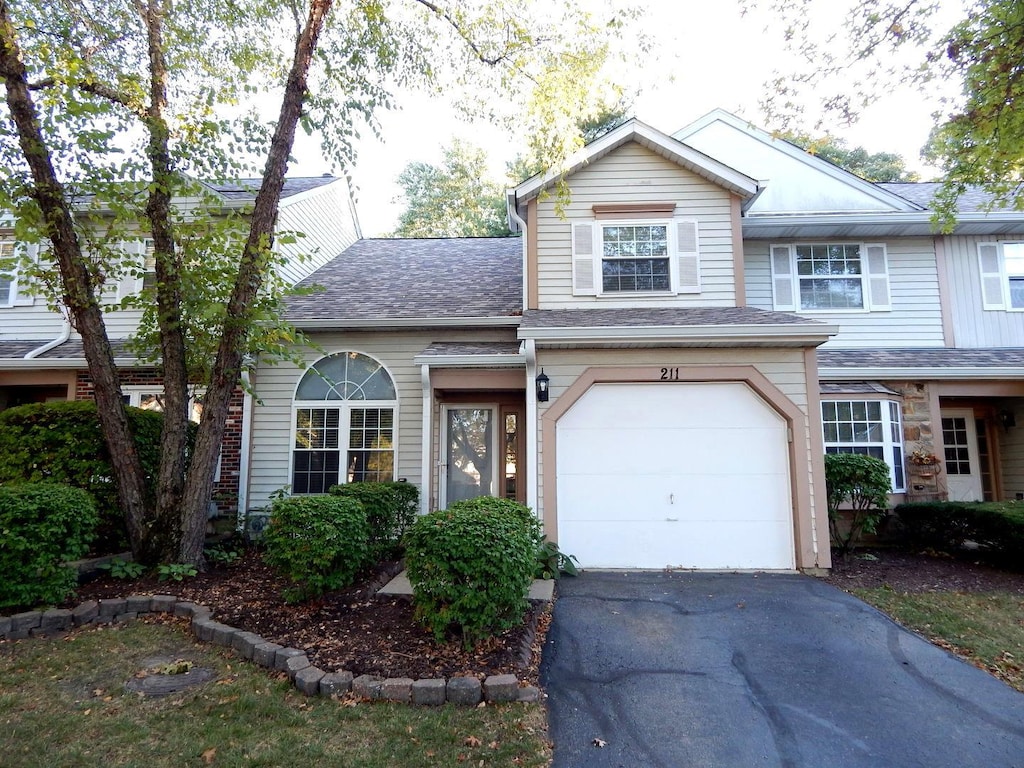 view of front facade with a garage