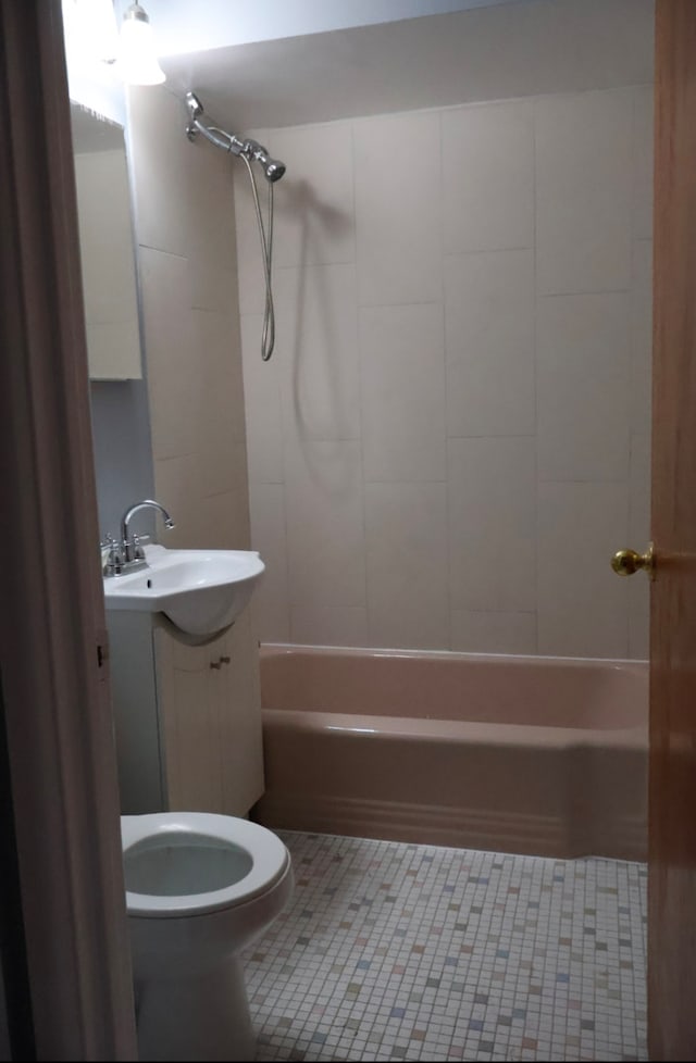 full bathroom featuring vanity, tiled shower / bath, tile patterned floors, and toilet