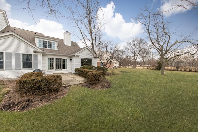 view of yard featuring a patio area