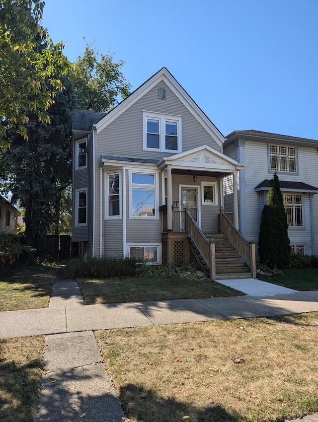 view of front of home featuring a front yard