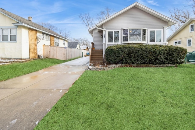 view of front facade featuring a front yard