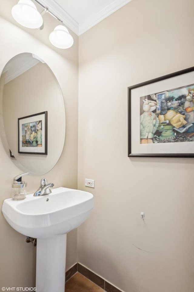 bathroom featuring crown molding