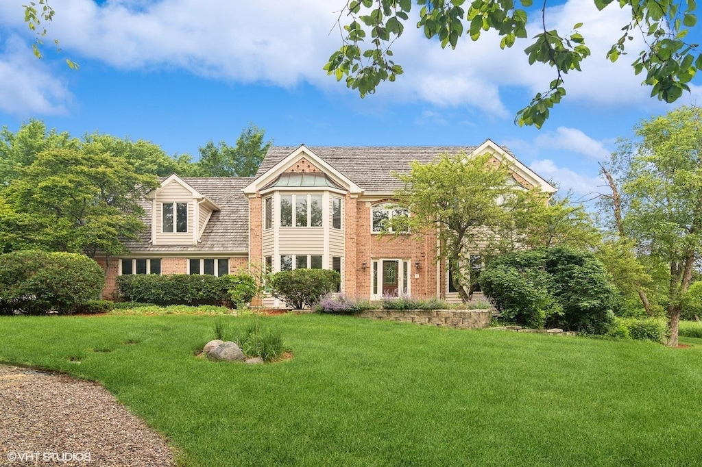 view of front facade with a front lawn