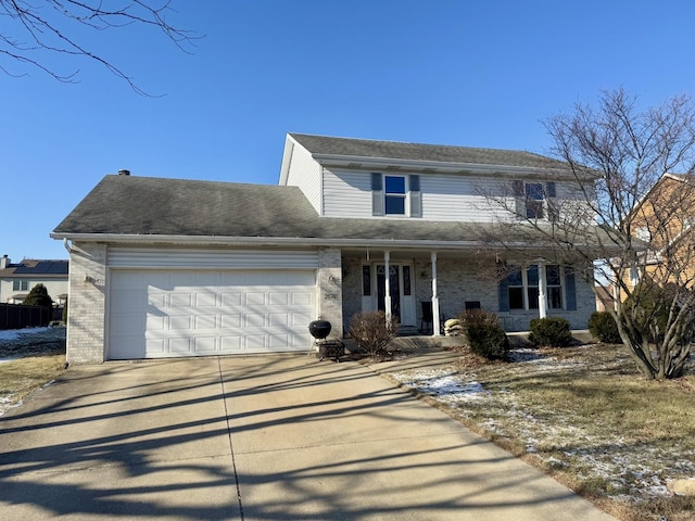 view of front property featuring a garage