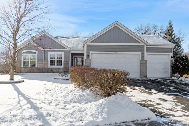 view of front facade featuring a garage