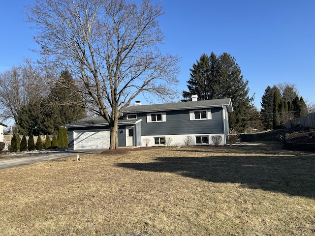 view of front of property featuring a front lawn and a garage