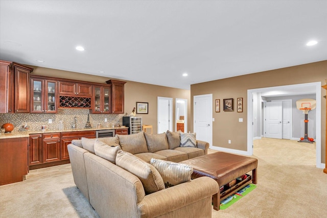 carpeted living room featuring wet bar and beverage cooler