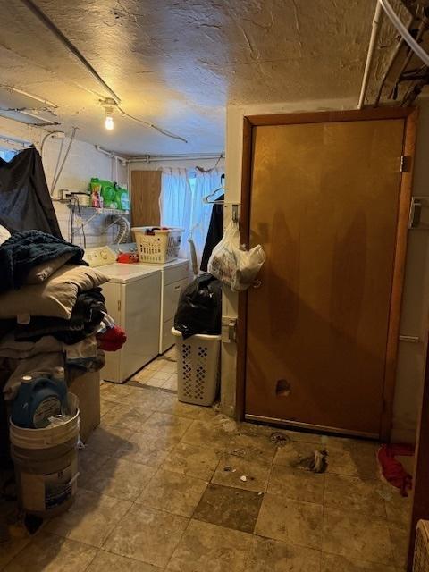 laundry area featuring washer and clothes dryer