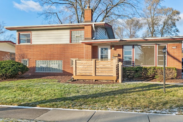 view of front of home featuring a deck and a front yard