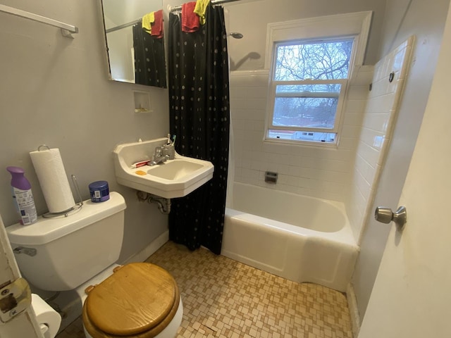 full bathroom featuring shower / bath combo, toilet, and sink