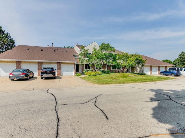 single story home featuring a front yard