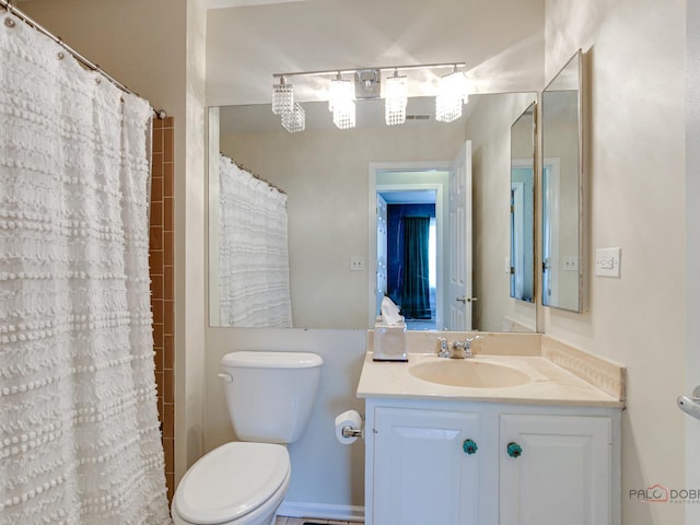 bathroom with a shower with shower curtain, vanity, and toilet