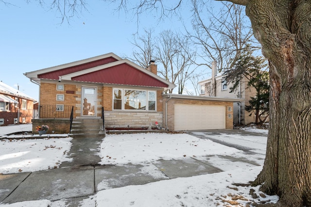 view of front facade featuring a garage