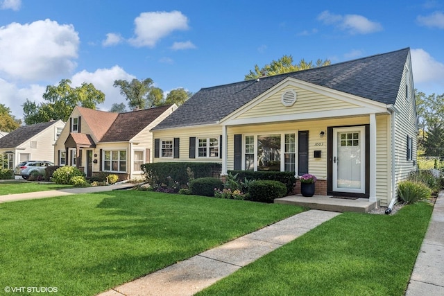 view of front facade with a front lawn