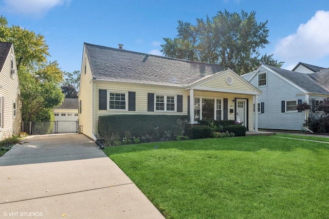 view of front facade featuring a porch and a front yard