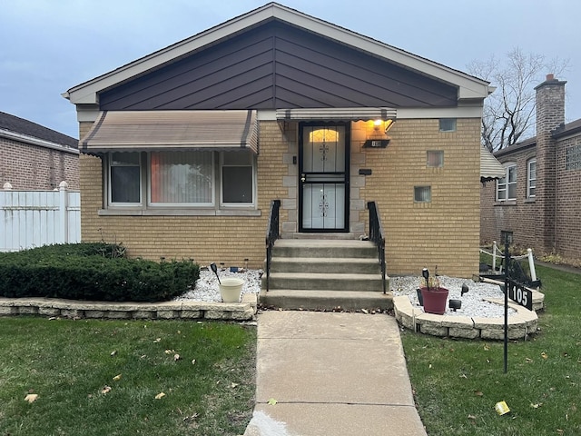 view of front facade with a front lawn