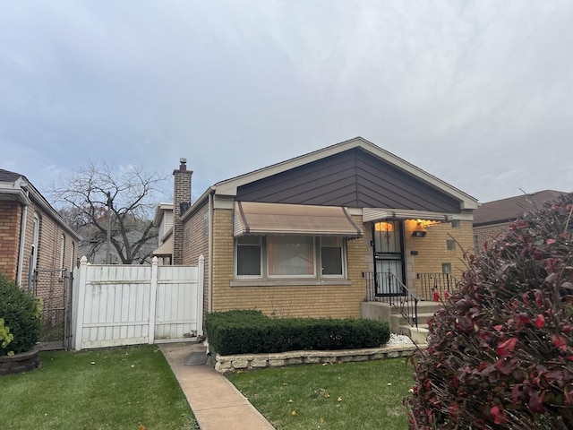 view of front of house with a front yard