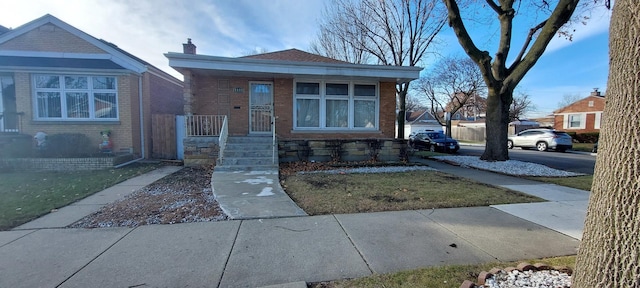 view of front facade with a front yard