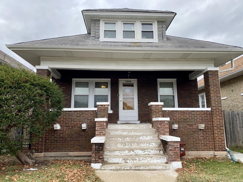 view of front facade with covered porch