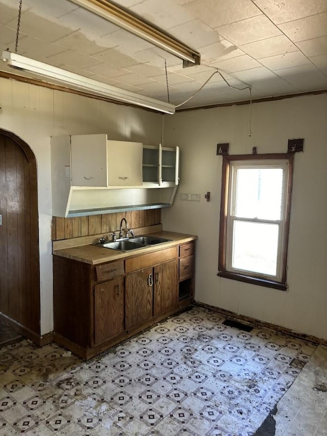 kitchen featuring sink