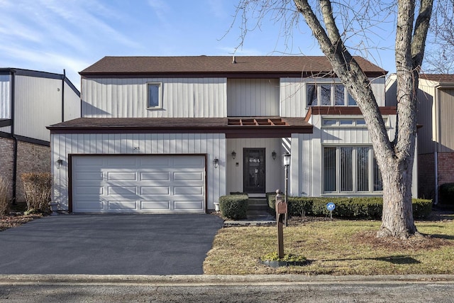 view of front facade featuring a garage