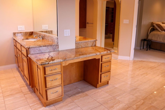 bathroom featuring sink