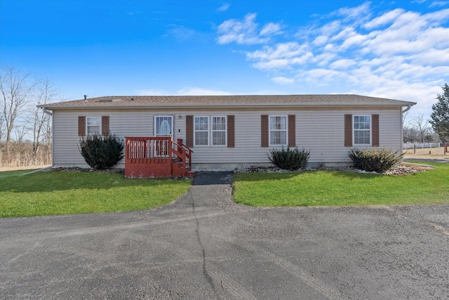 single story home featuring a front yard