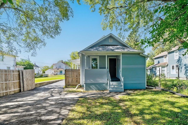 bungalow featuring a front yard