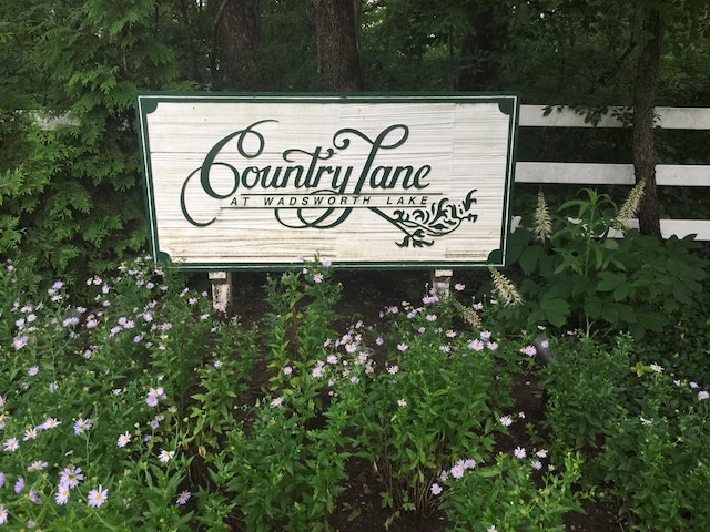 view of community / neighborhood sign