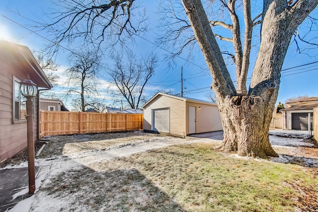 view of yard featuring a garage and an outdoor structure