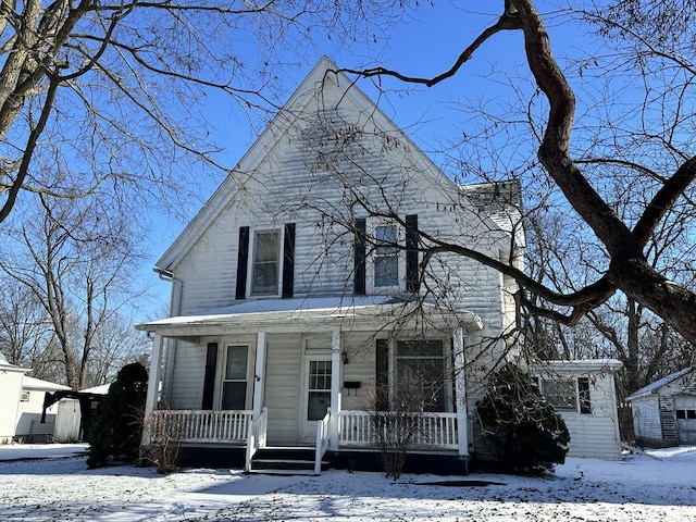 view of front of property featuring an outbuilding