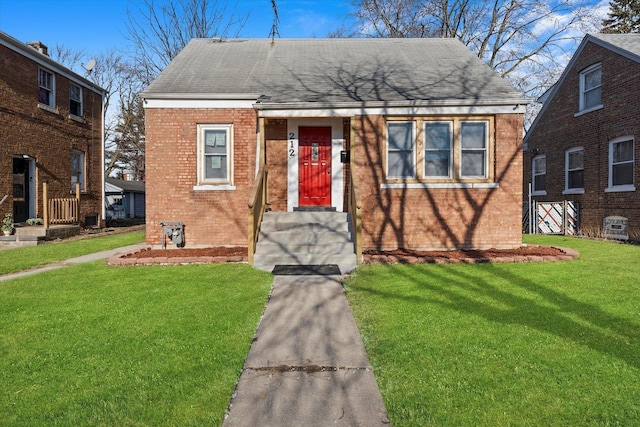 view of front of property with a front yard