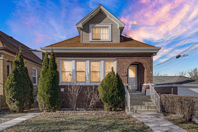 view of front of house featuring a yard