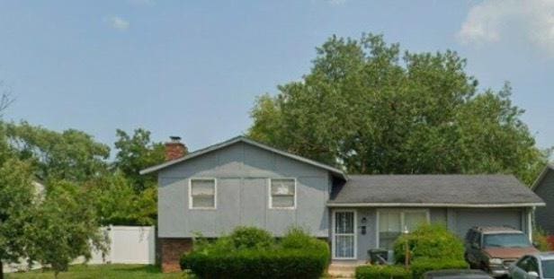 tri-level home with a front yard