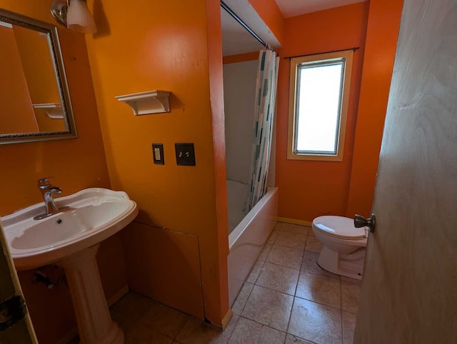 bathroom featuring shower / bathtub combination with curtain and toilet