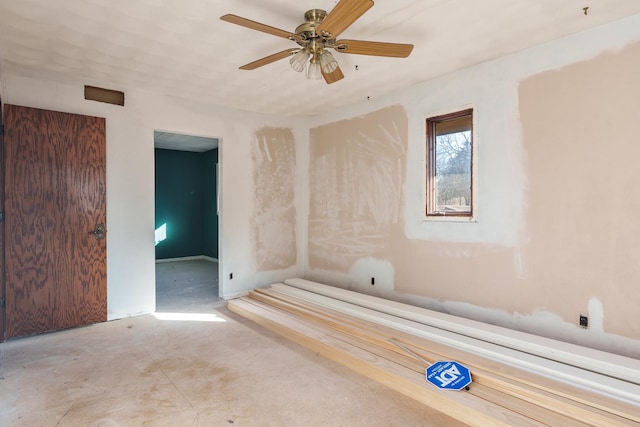 empty room featuring ceiling fan