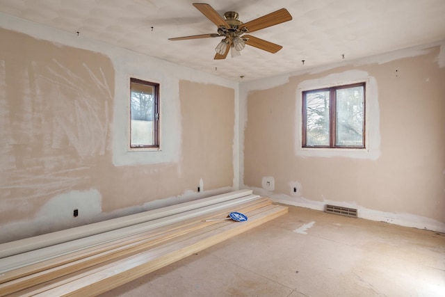 spare room featuring ceiling fan