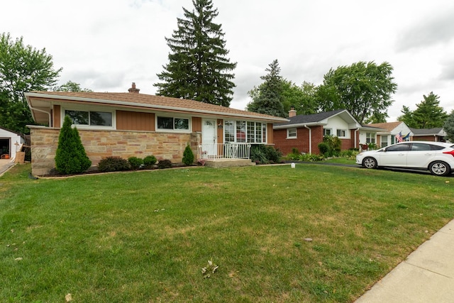 ranch-style home featuring a front lawn