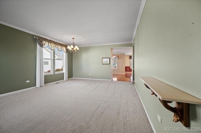 spare room featuring carpet flooring, a notable chandelier, and crown molding