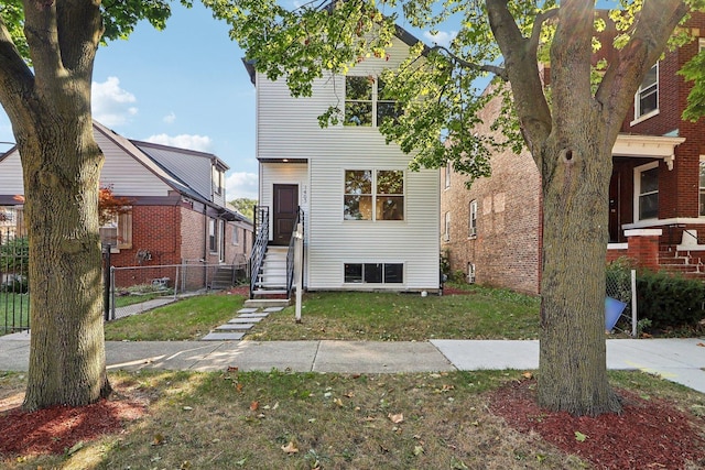 view of front of house featuring a front lawn