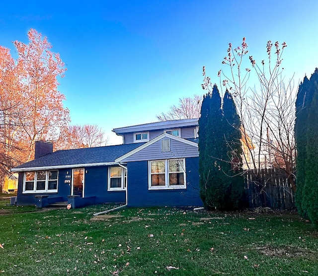 front of property featuring a front yard