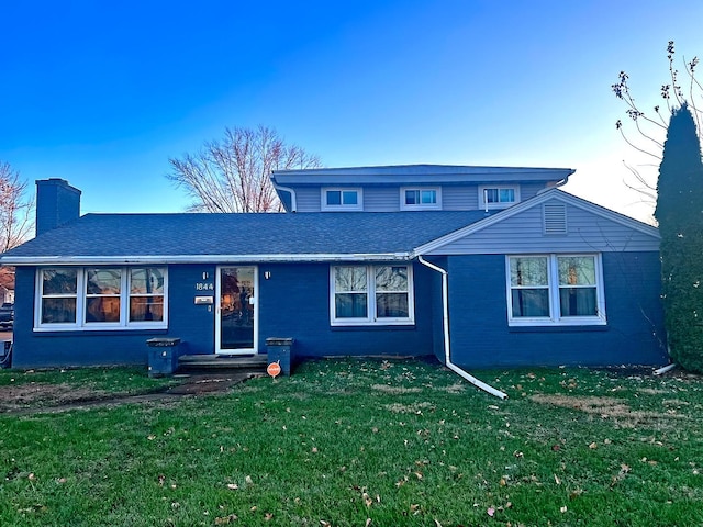 view of front of house featuring a front yard