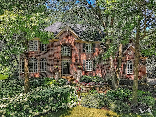 view of front facade with brick siding