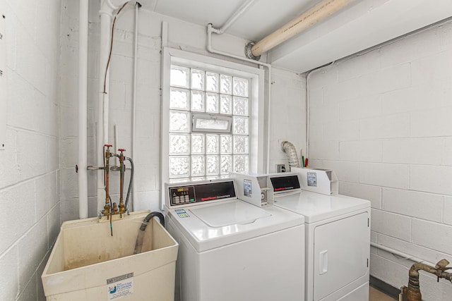 washroom featuring sink and washing machine and clothes dryer