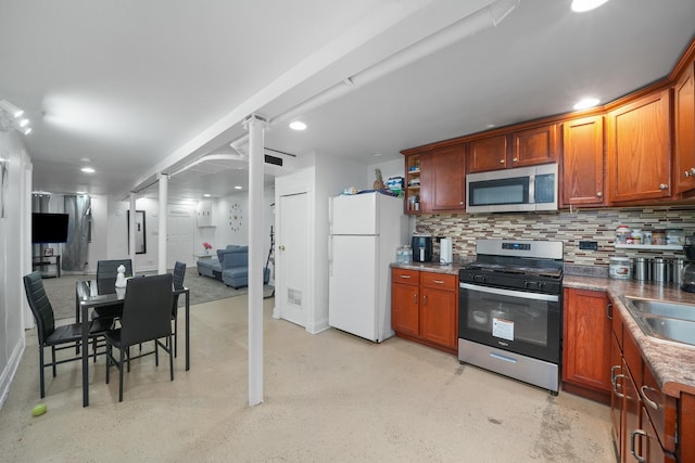 kitchen featuring backsplash, stainless steel appliances, and sink