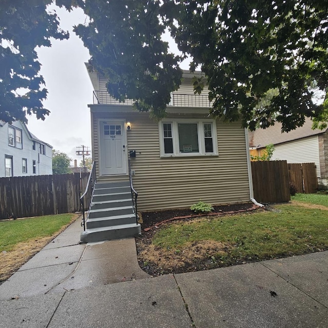 bungalow-style house with a front yard