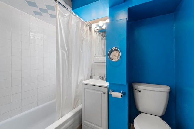 full bathroom with shower / bath combination with curtain, vanity, tasteful backsplash, and toilet