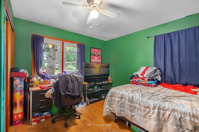 bedroom with hardwood / wood-style floors, a closet, and ceiling fan